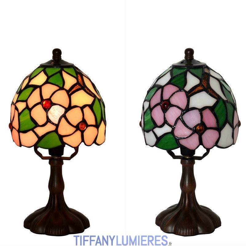 Lampe Tiffany feuille, lampe de table, lampe de bureau, lampe en verre  teinté, abat-jour, tiffany et co, tiffany, lampe de nuit, lampe de chevet,  lampe art nouv…